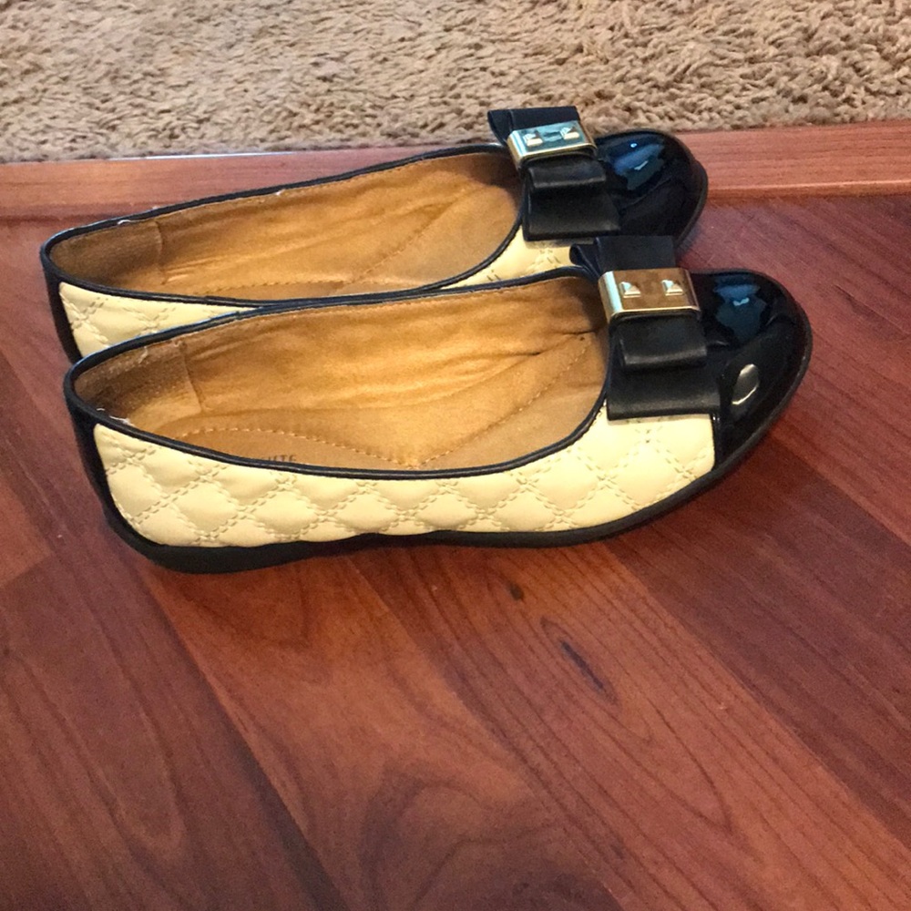 White Mountain flats. Cream/Multi/Smooth/Patent.